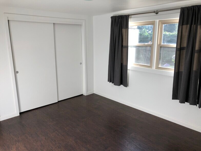 Building Photo - 9416 SW View Point Ter