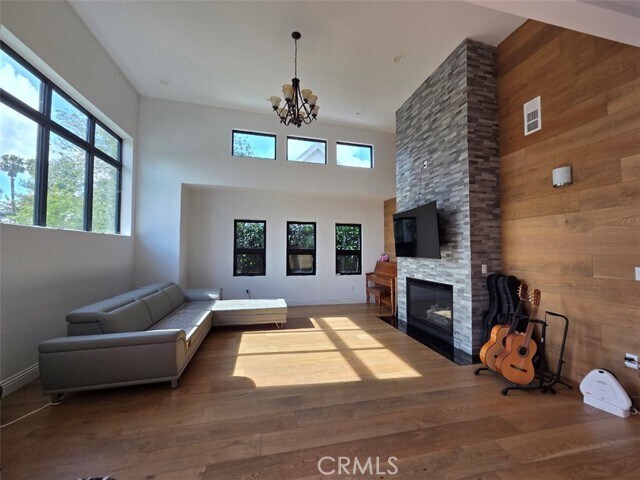 Building Photo - 915 S Rimpau Blvd