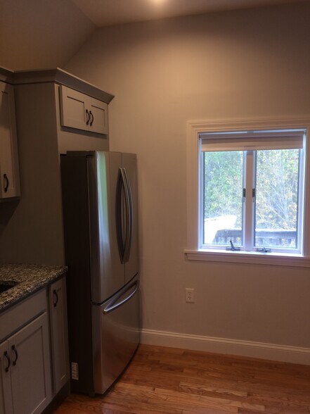 Building Photo - 10 Beehive Dr