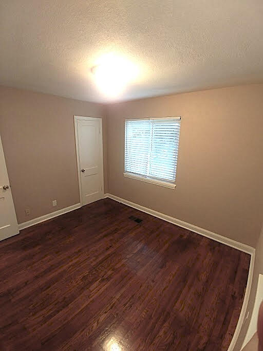 Front Bedroom (w/closet) - 1538 Lillian Ln