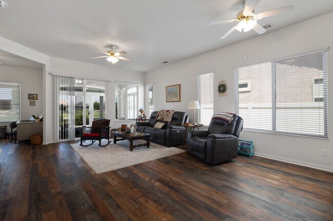 Building Photo - Beautiful Golf Course Home in Solera at Apple Valley (55+ Community)