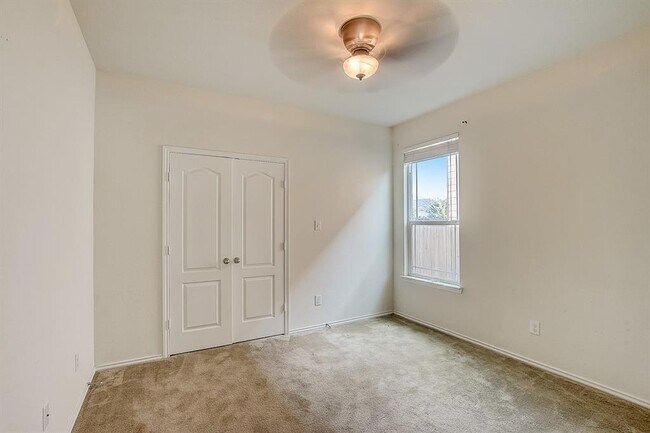 Building Photo - 5912 Sardinia Dr