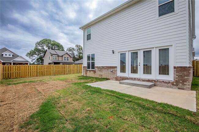 Building Photo - 2010 Periwinkle Pl