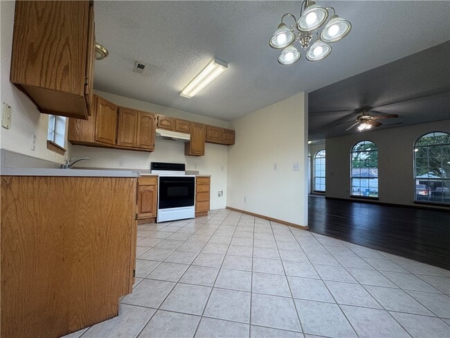 Building Photo - 1502 Cresent Dr