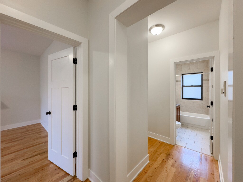 Building Photo - 1322 Oak Ave