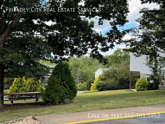 Building Photo - 1131 Lincolnshire Dr