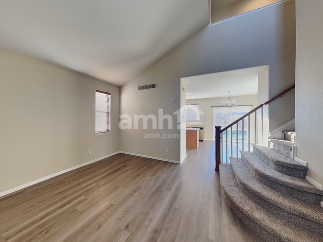 Building Photo - 12865 Roslyn St