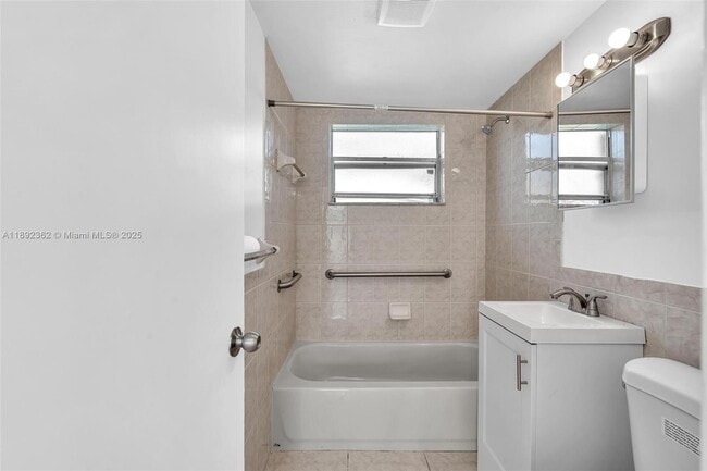 Building Photo - 137 NW 29th Ave