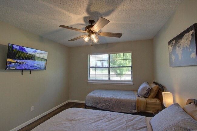 Building Photo - 3516 Skyline Blvd