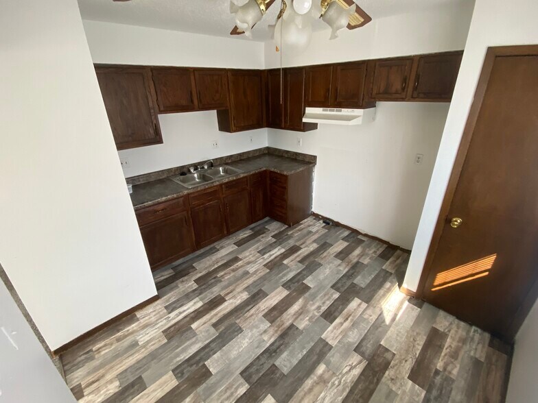 Building Photo - 512 SE Magazine Rd