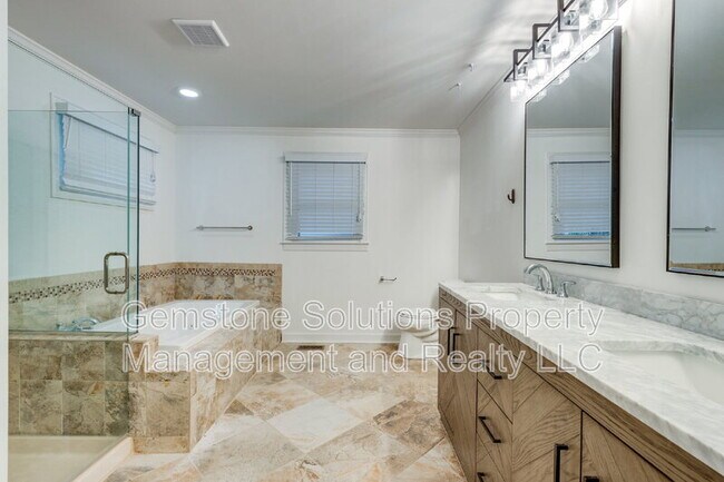 Building Photo - 221 Adams Ct