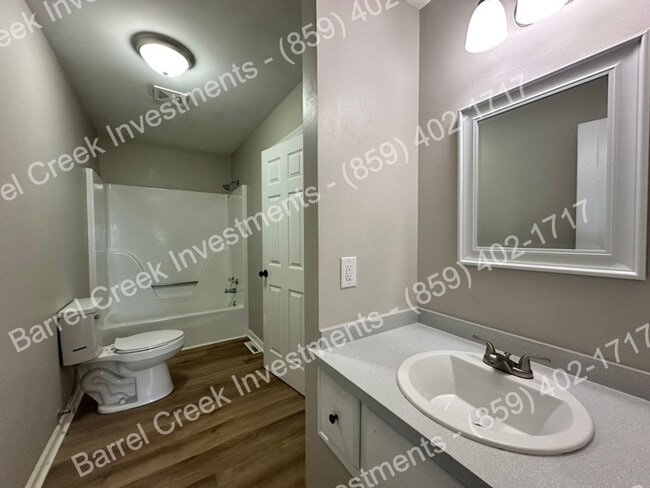 Building Photo - 2-Bed 1.5-Bath Townhome!