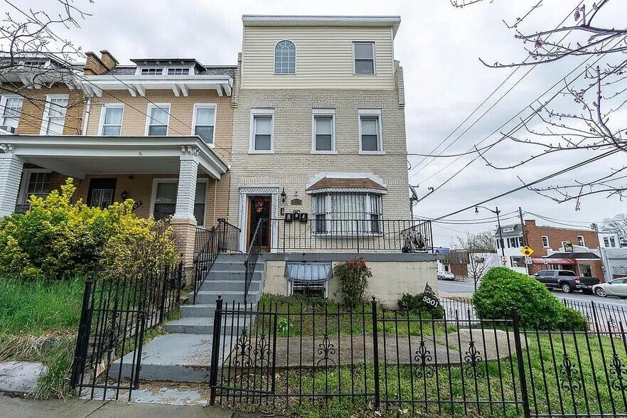 Building Photo - 5501 8th St NW