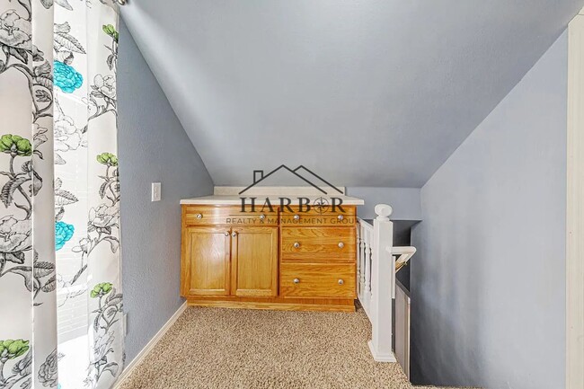 Building Photo - Pet-Friendly 3-Bedroom Gem in Prime Rochester Location