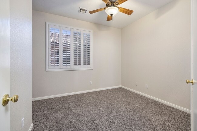 Building Photo - Single Story Home @ Buffalo/Desert Inn  1 Story - 2 Bedrooms + Den