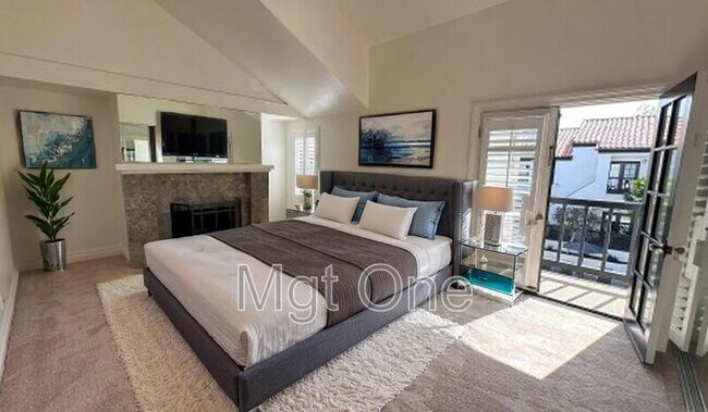 Building Photo - 819 W 15th St