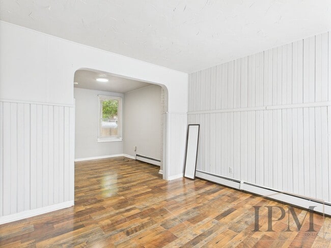 Building Photo - Available Now Cozy 1 Bedroom 1st floor Apa...