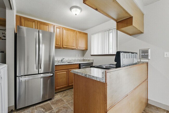 Primary Photo - Comfort & Convenience in the Heart of Lents!