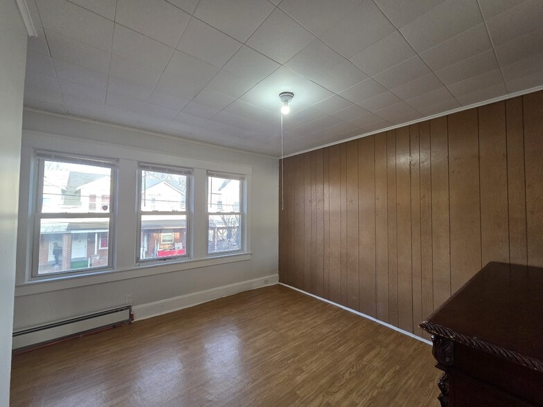 Building Photo - 301 S Logan Ave