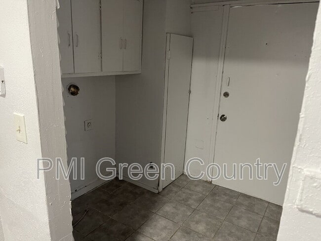 Building Photo - 1535 N Boston Pl