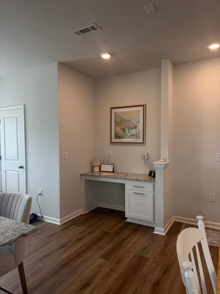 Building Photo - 811 Falls Grove Trl