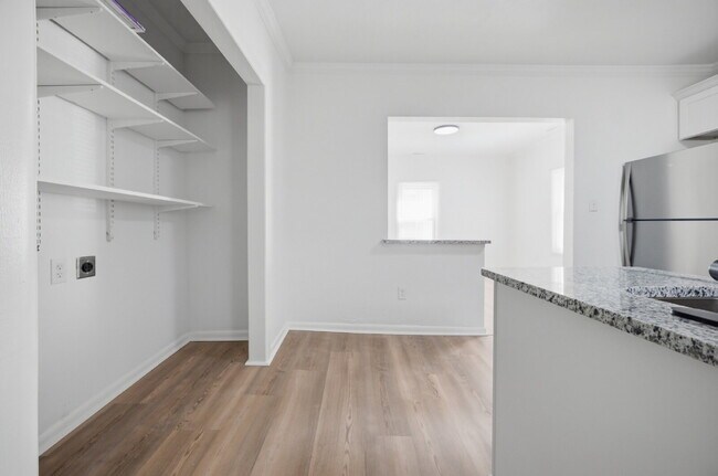 Building Photo - GORGEOUS REMODELED 1 BEDROOM APARTMENT IN HISTORIC PORT NORFOLK!