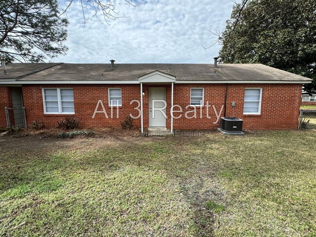 Building Photo - 990 Parkwood Dr