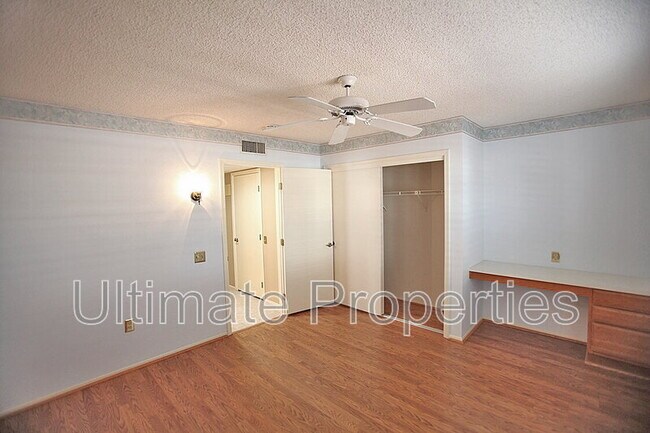 Building Photo - 14735 W Buttonwood Dr