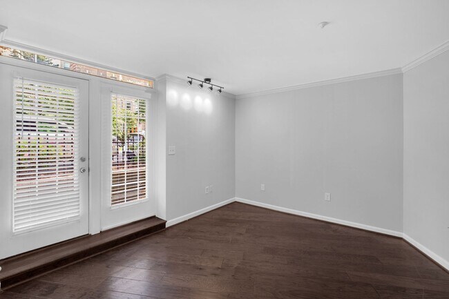 Building Photo - Spacious 1 Bedroom unit in Adams Morgan area