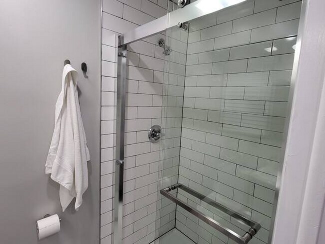 Building Photo - Remodeled 3 bedroom 2 bathroom house with 2 car garage and fenced yard