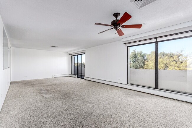 Building Photo - Three Bed / Two bath at the Cherry Creek Polo Club Condominiums