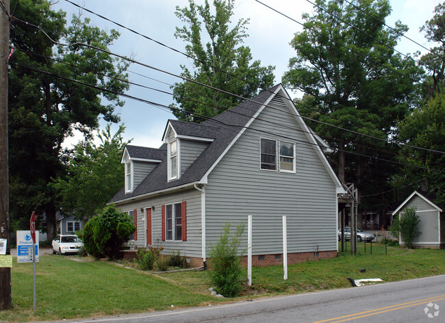 Building Photo - Bent Oaks