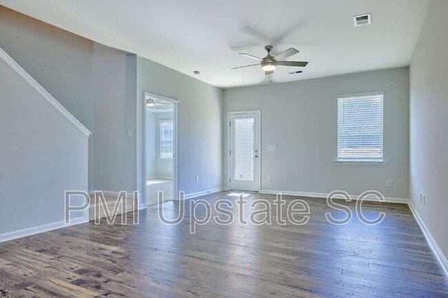 Building Photo - 405 Mariene Dr