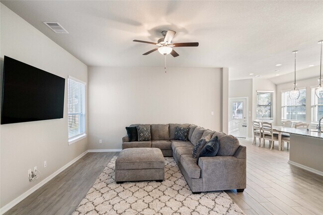 Building Photo - 389 Andes Dr