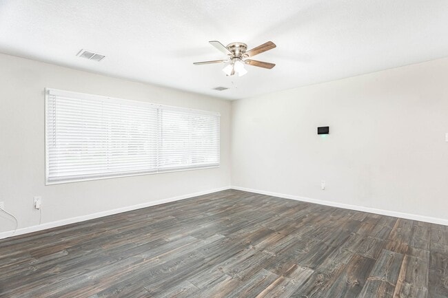 Building Photo - Norfolk Updated Home