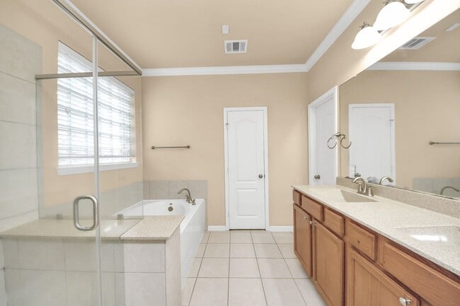 Building Photo - 28523 Pleasant Forest Dr