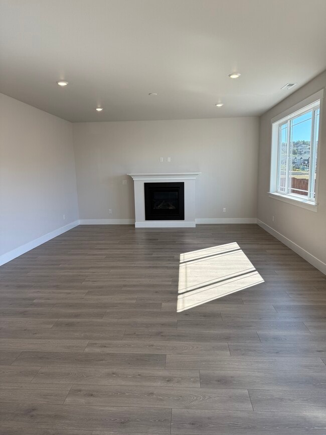 Building Photo - 16870 SW Leaf Ln