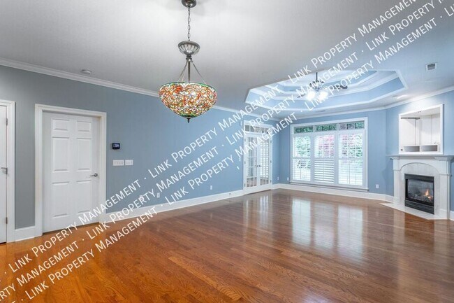 Building Photo - Beautiful large 1800 sf 3/2 for $2000 Townhome in Hixson with a garage and attic storage!