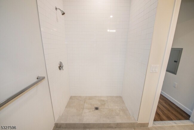 Building Photo - 515 Union Blvd