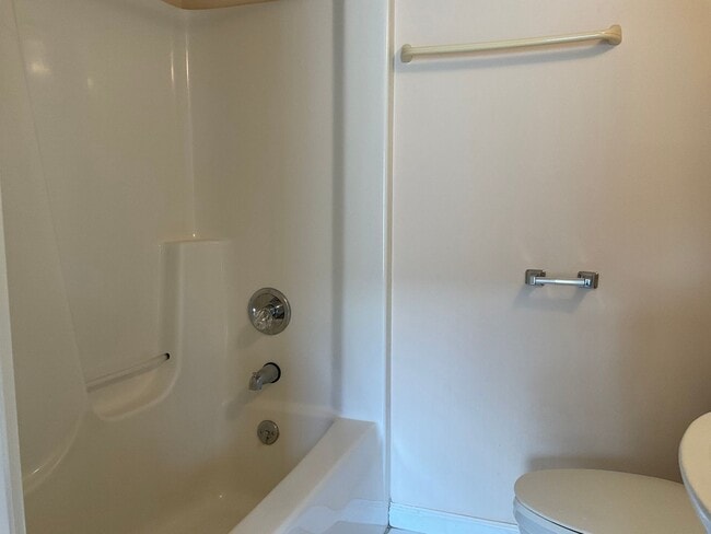 Building Photo - Luxury Townhouse at Camden Pines
