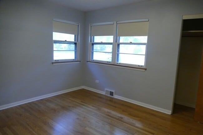 Building Photo - 5507 S Washington St