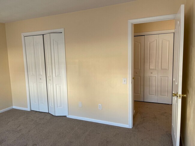 Building Photo - Lovely Lakefront Home in Virginia Beach