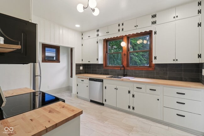 Building Photo - 615 N Grant Ave