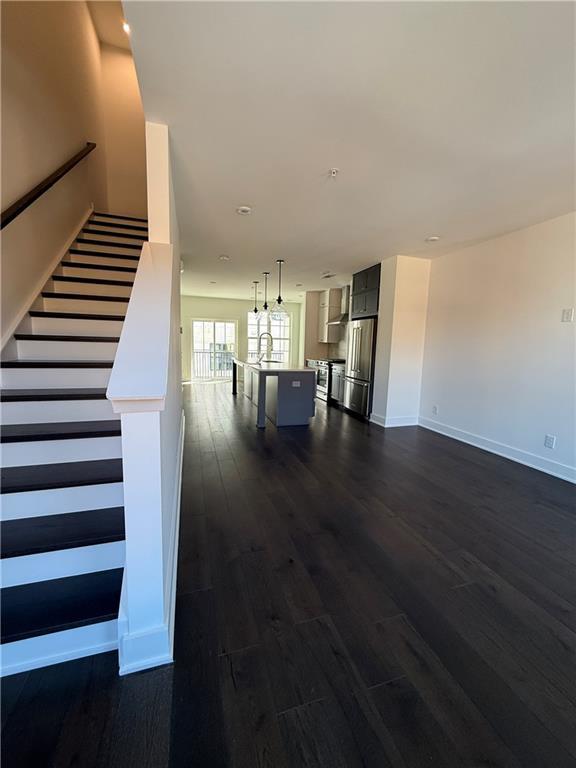 Building Photo - 201 New St