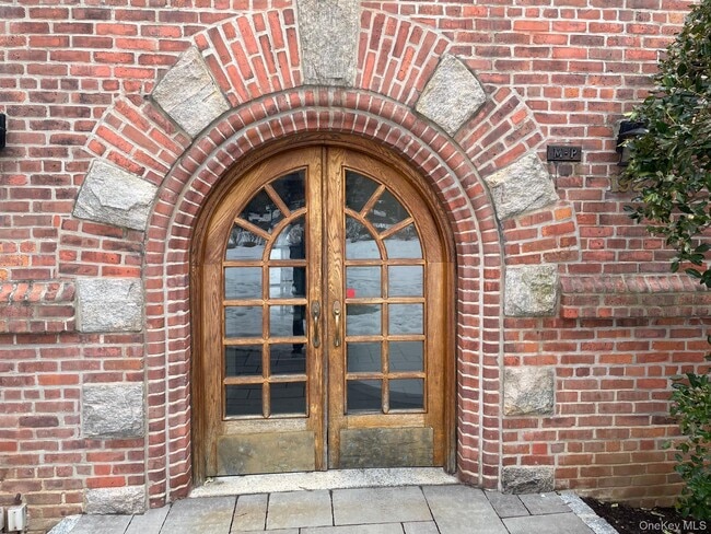 Building Photo - 192 Garth Rd