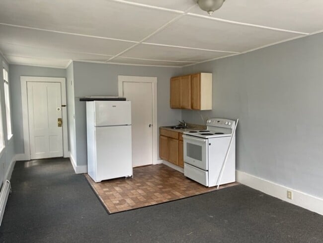 Interior Photo - 38 Railroad St