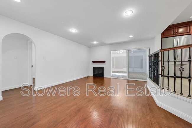 Building Photo - 40232 San Sebastian Pl