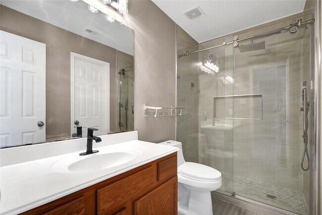 Building Photo - 25525 Oakhurst Forest Dr