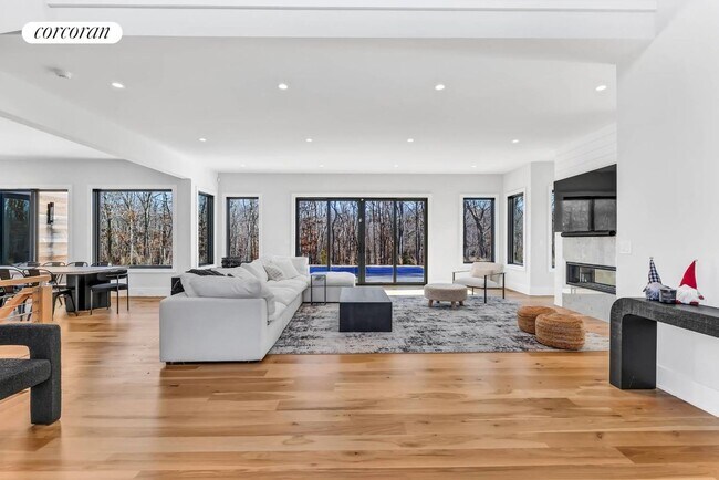 Building Photo - 24 Hedges Ln