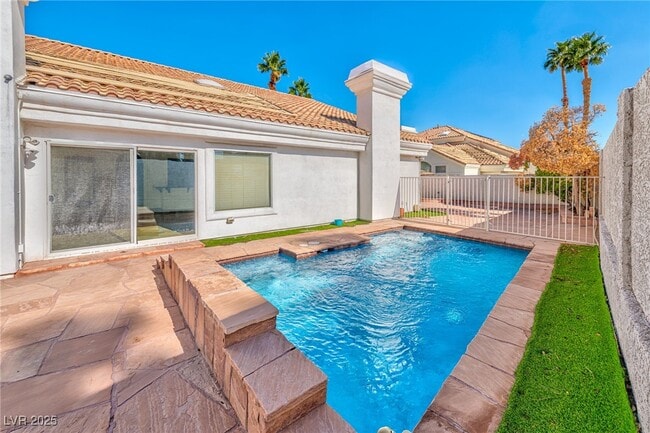 Building Photo - 8129 Pacific Cove Dr